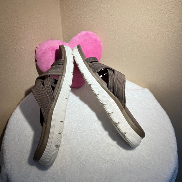 Skechers Dark Tan Sandals Slides Flip Flops - Picture 4 of 5